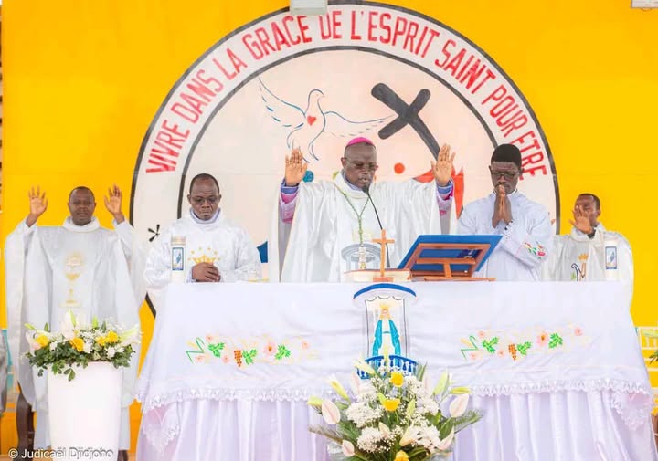 🎉 10 ans d’épiscopat de Mgr Aristide GONSALLO 🎉